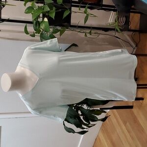 Arctic Cool Vortex Vent Tecnology V-Neck Short Sleeve T-Shirt Size M